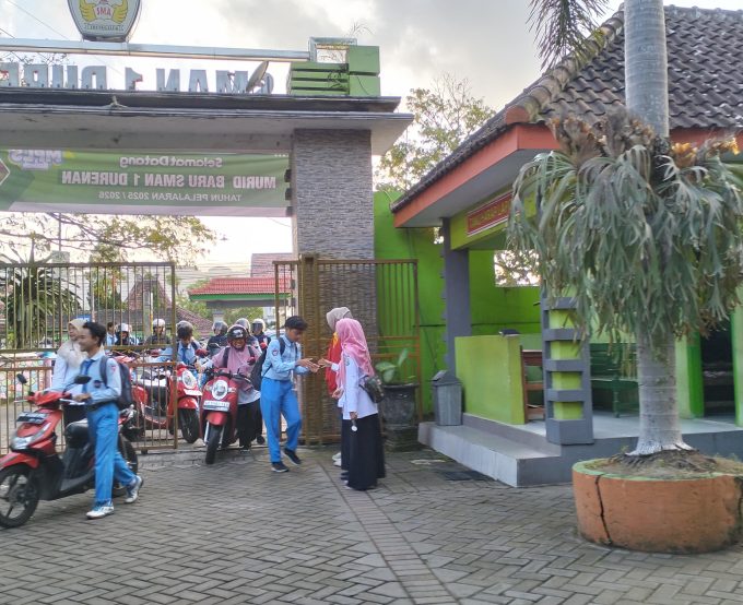 BUDAYA MENUNTUN MONTOR DI SMANDU